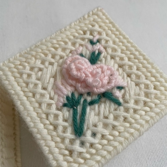 Set of 6 Handmade Plastic canvas & Yarn Floral Trinket Boxes - Picture 11 of 11